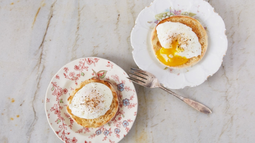 Poached eggs with English muffins, a cooking process that's simple to master.
